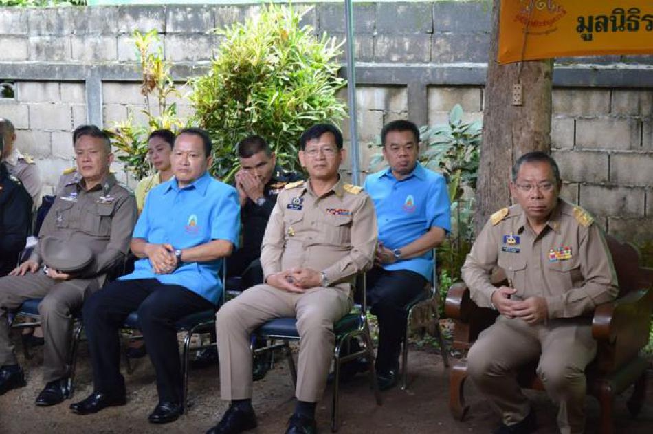 พิธีมอบเงินและสิ่งของพระราชทานช่วยเหลือผู้ประสบภัยพิบัติ (16 ภาพ)