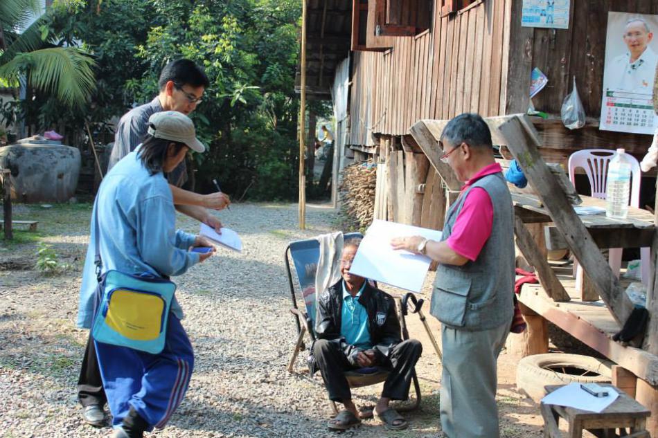 เจ้าหน้าที่ เทศบาลตำบลหนองหล่ม ออกเยี่ยมบ้านครัวเรือนตกเกณฑ์