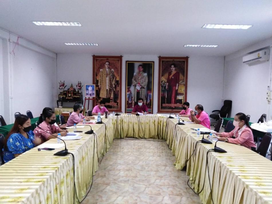 ประชุม​คณะกรรมการ​พิจารณา​คัดเลือก​สื่อการเรียนการสอน​วัสดุ​การศึกษา​และเครื่อง​เล่นพัฒนา​การเด็กปฐม​วัย​ของ​ ศพด.ในสังกัด​เทศบาล​ต​ำ​บ​ลหนอง​หล่ม