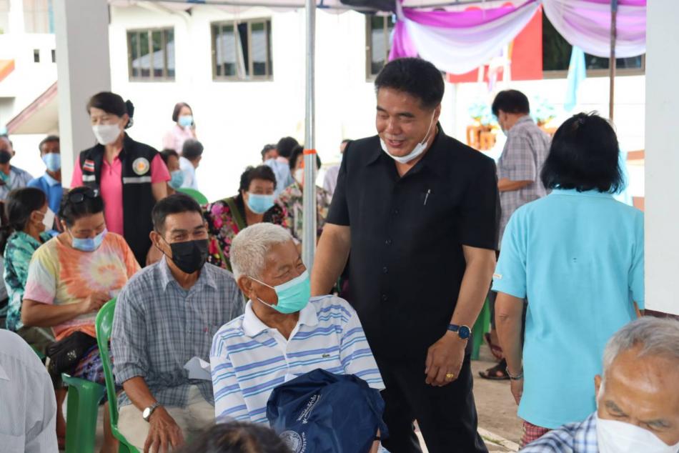  ธกส. สาขาถ้ำปิน และผู้ใหญ่บ้านหมู่ที่ 2 รับลงทะเบียนสวัสดิการแห่งรัฐ ณ สำนักงานเทศบาลตำบลหนองหล่ม