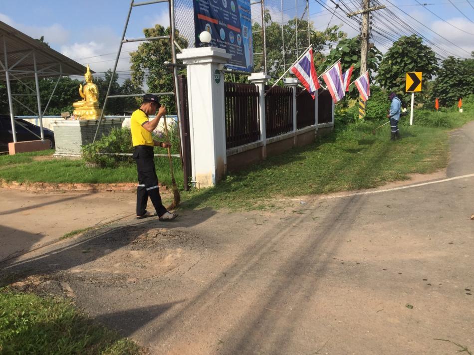 ตัดหญ้าทำความสะอาด สำนักงานเทศบาลตำบลหนองหล่ม